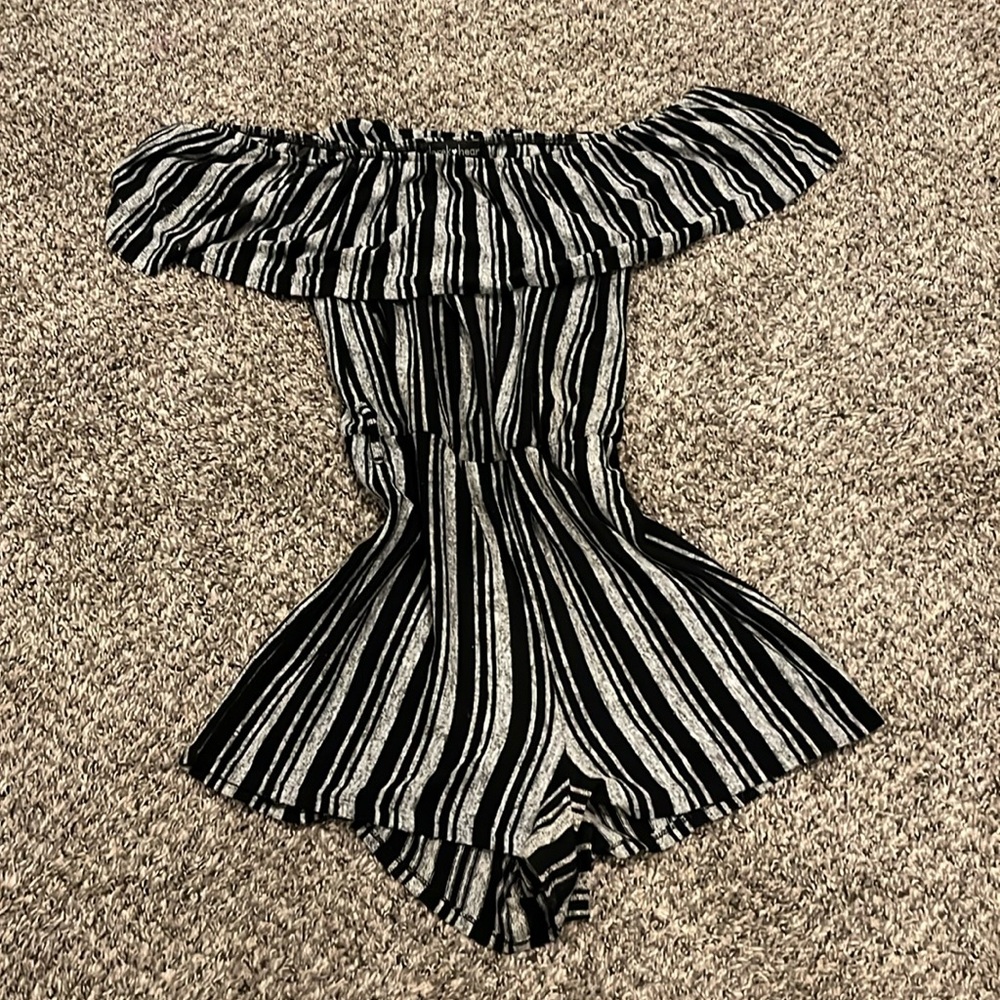 Derek heart black and grey romper shorts size L comes with it’s belt